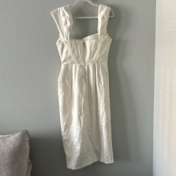 House of CB Loretta Dress in Ivory NWT - Picture 3 of 5